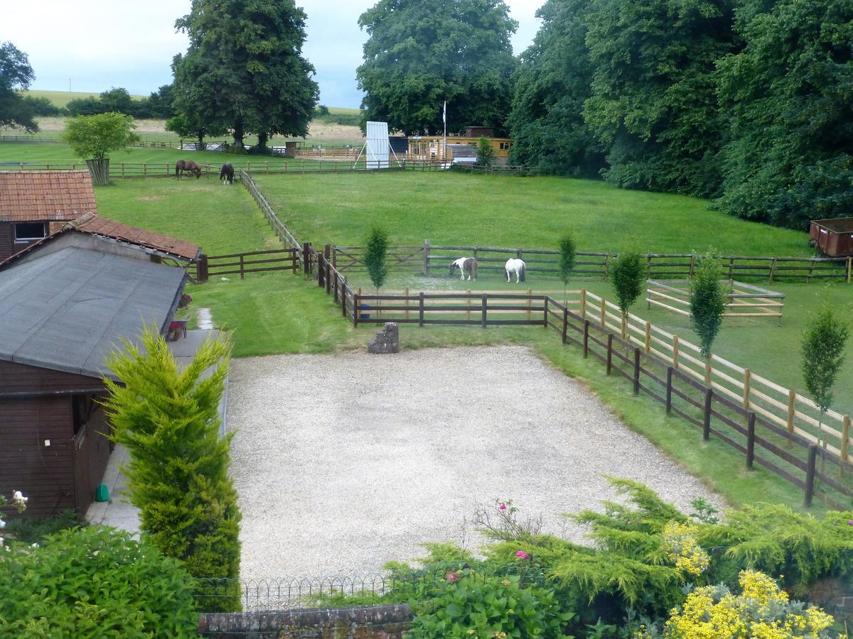 Blounts Court Farm Bed & Breakfast Devizes Eksteriør bilde