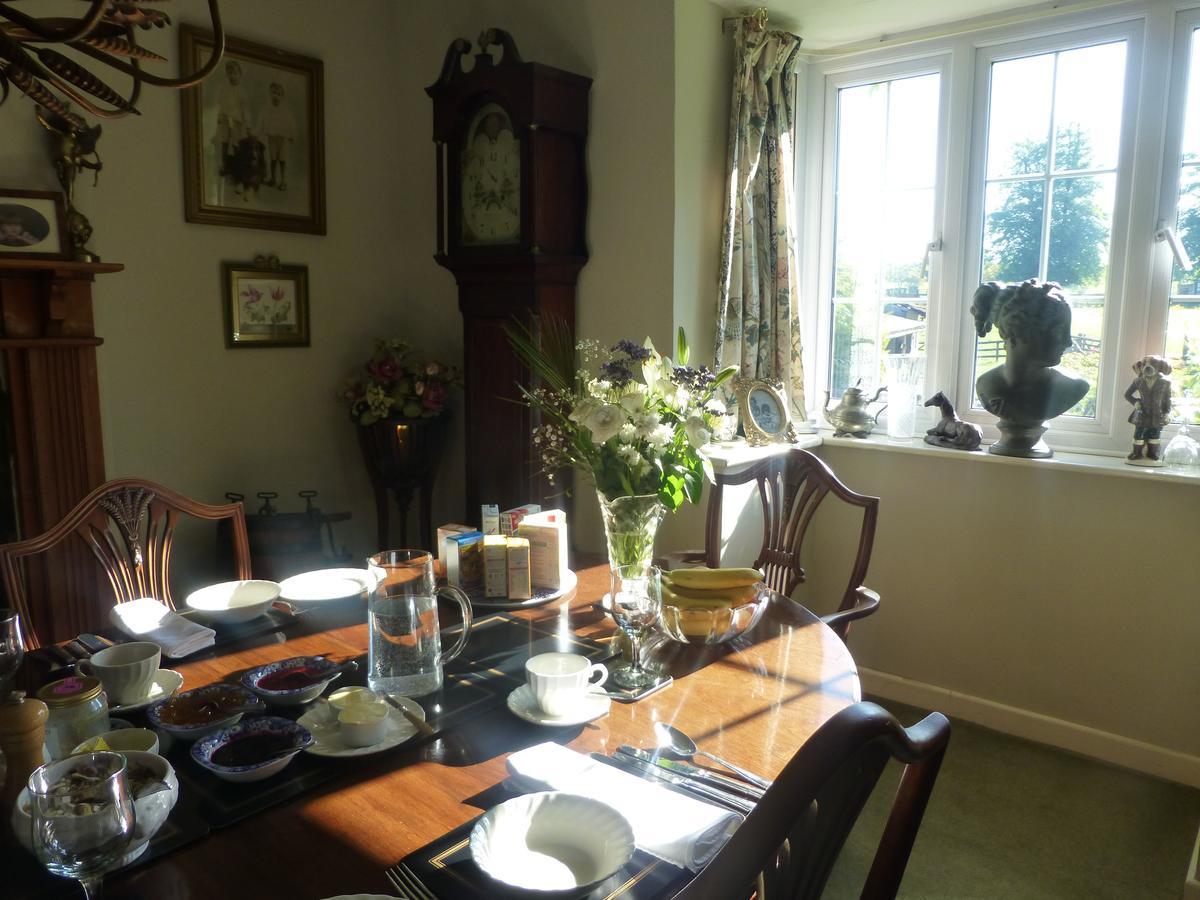 Blounts Court Farm Bed & Breakfast Devizes Eksteriør bilde